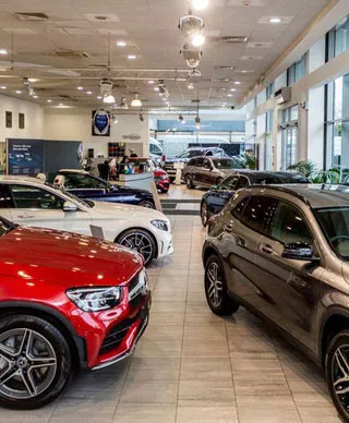 Auto Dealership with multiple cars